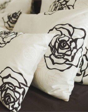 Satīna gultas veļas komplekts "Deep flowers"